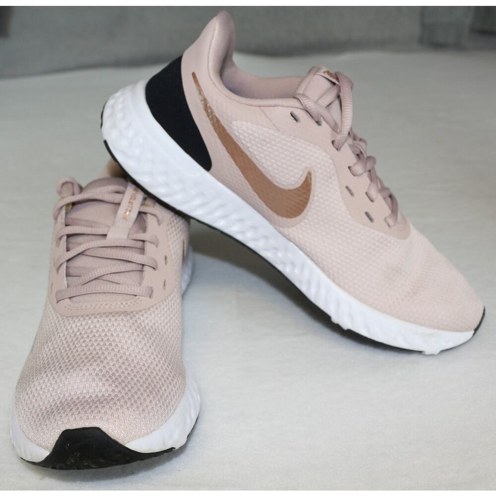 Nike Revolution 5 Women’s Size 10 Barely Rose Pink Running Shoes BQ3207-600